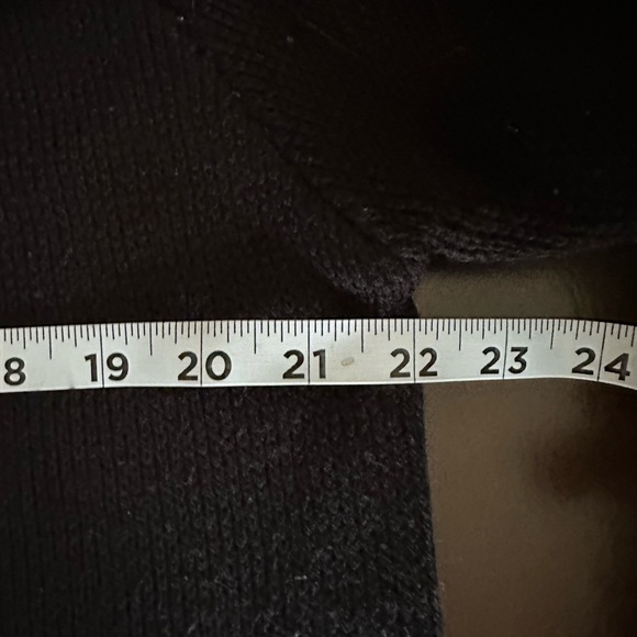 Croft & Barrow Women’s Pointsettia Embroidered Sweater. Size Large. - Picture 4 of 6